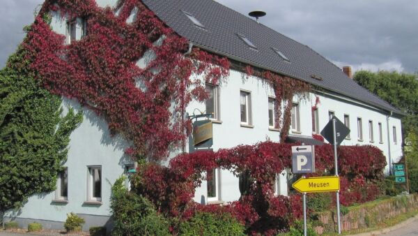 Gasthof & Pension „Zu den drei Linden“, Wechselburg OT. Nöbeln Gasthof & Pension „Zu den drei Linden“, Wechselburg OT. Nöbeln